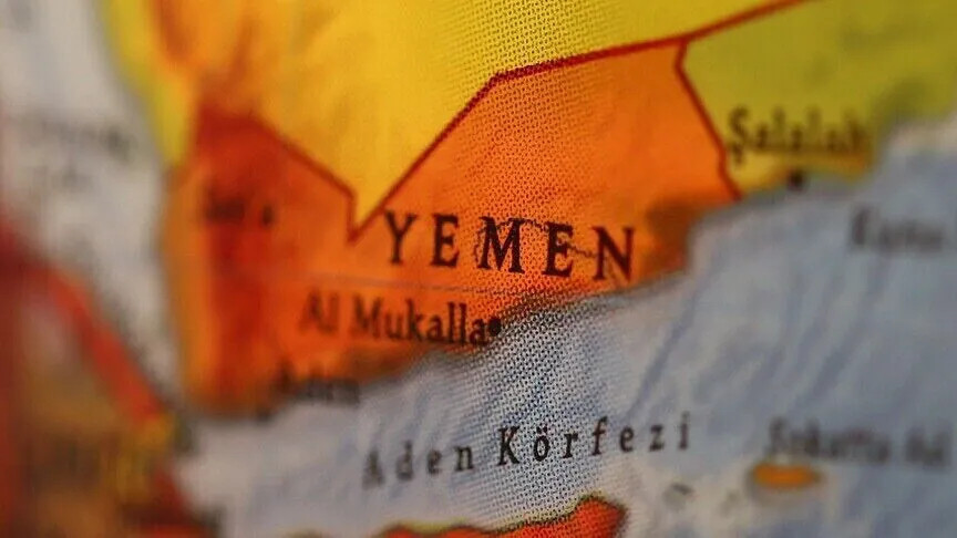 Yemen açıklarında tankerin çevresinde patlama sesleri