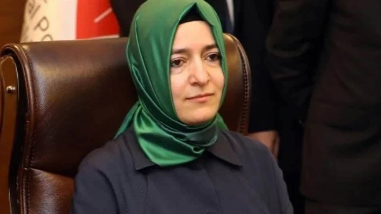 Yeni Akit'ten eski bakana fon iddiası: 'Ya açıkla ya istifa et