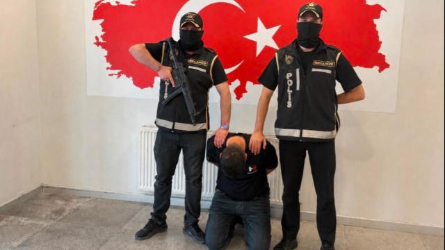 Yeni Nesil Suç Örgütü Şüphelisi Bakü'de Yakalanarak Türkiye'ye Getirildi