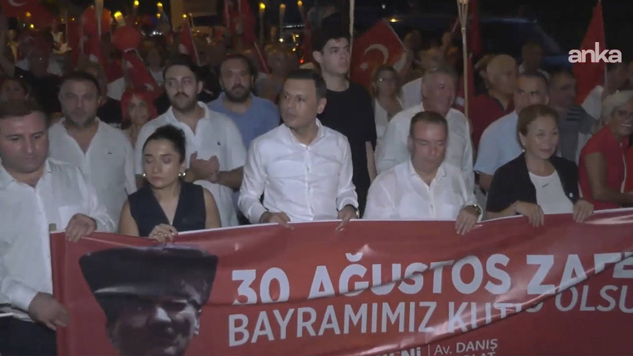 YENİ Parti'den Bahçelievler'de 30 Ağustos Fener Alayı