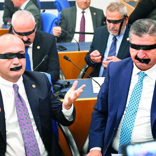 Yeni Parti'de Bantlı Eylem Pişmanlığı: 'Keşke Yapmasaydık