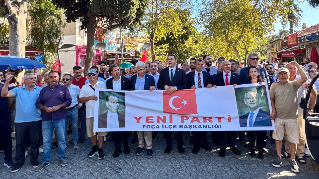 YENİ Parti Foça İlçe Başkanlığı açıldı: AKP'ye geçen başkana tepki