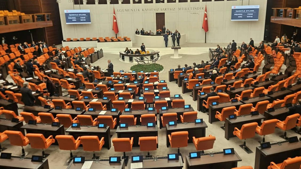 YENİ Parti'nin fon krizi önergesi AKP ve MHP oylarıyla reddedildi
