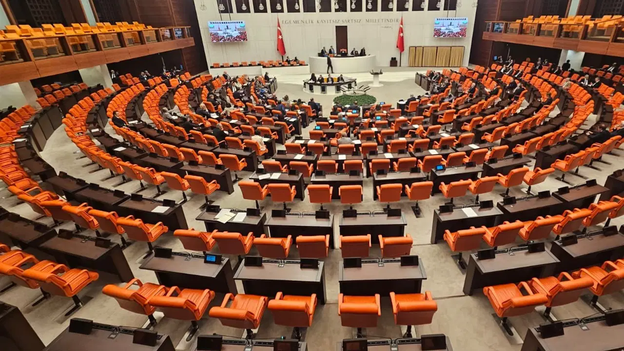 YENİ Parti'nin Halk TV önergesi AKP ve MHP oylarıyla reddedildi
