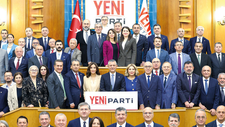 Yeni Parti İlk Grup Toplantısında Yönetimini Belirledi
