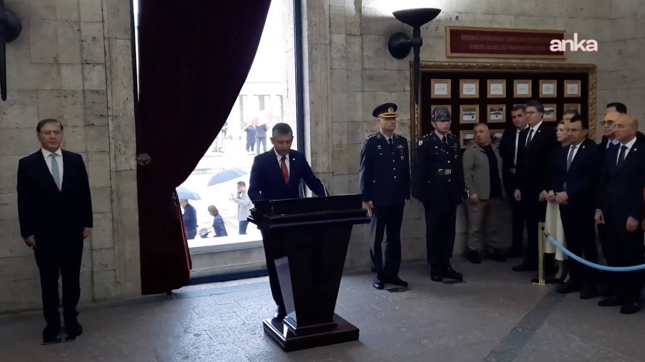 YENİ Parti ilk ziyaretini Anıtkabir'e yaptı: Özgür Özel'den 'emanet' vurgusu