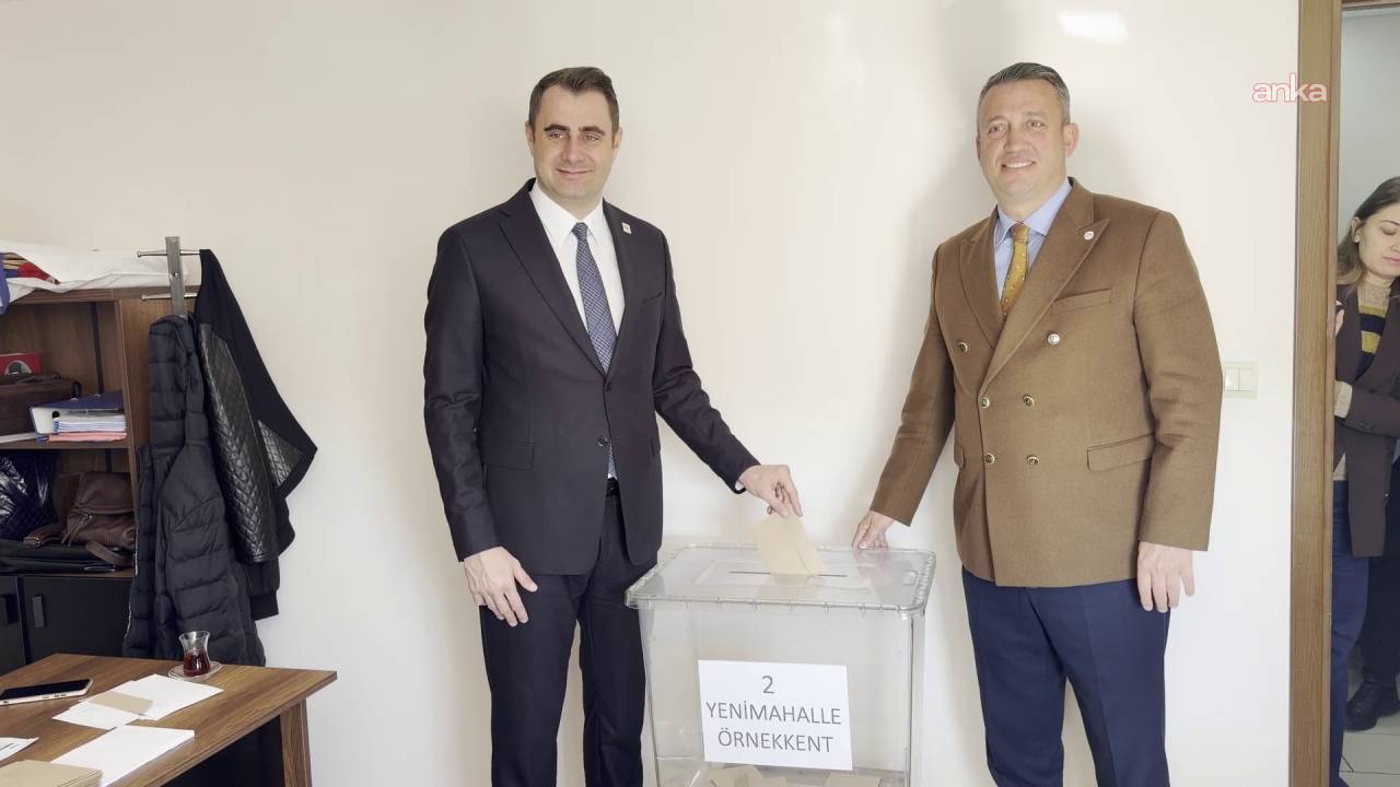 YENİ Parti İzmir Ön Seçiminde Güç ve Kocaoğlu Oy Verdi