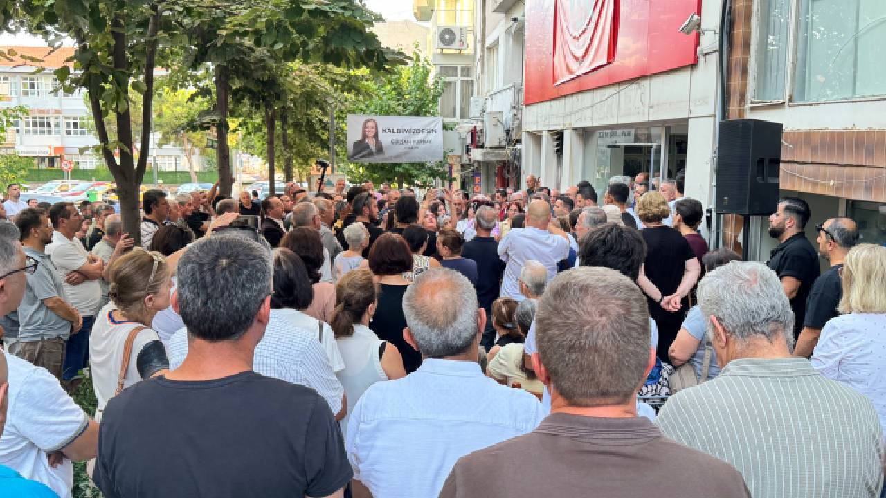 YENİ Parti Manisa'da İl Başkanı Tutuklanmasına Sokağa Çıktı: 'Hedef Gösteriliyor