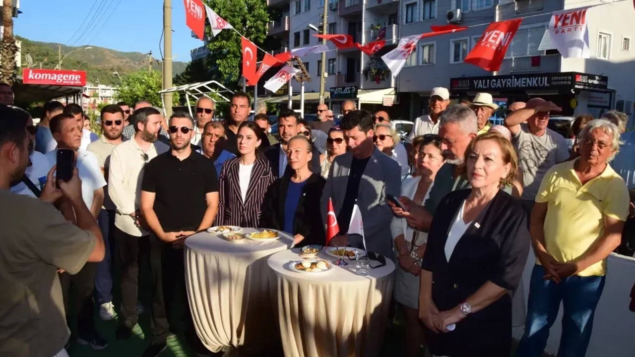 YENİ Parti Marmaris'te Törenle Açıldı: '10 Günde 22 Bin Üyeye Ulaştık