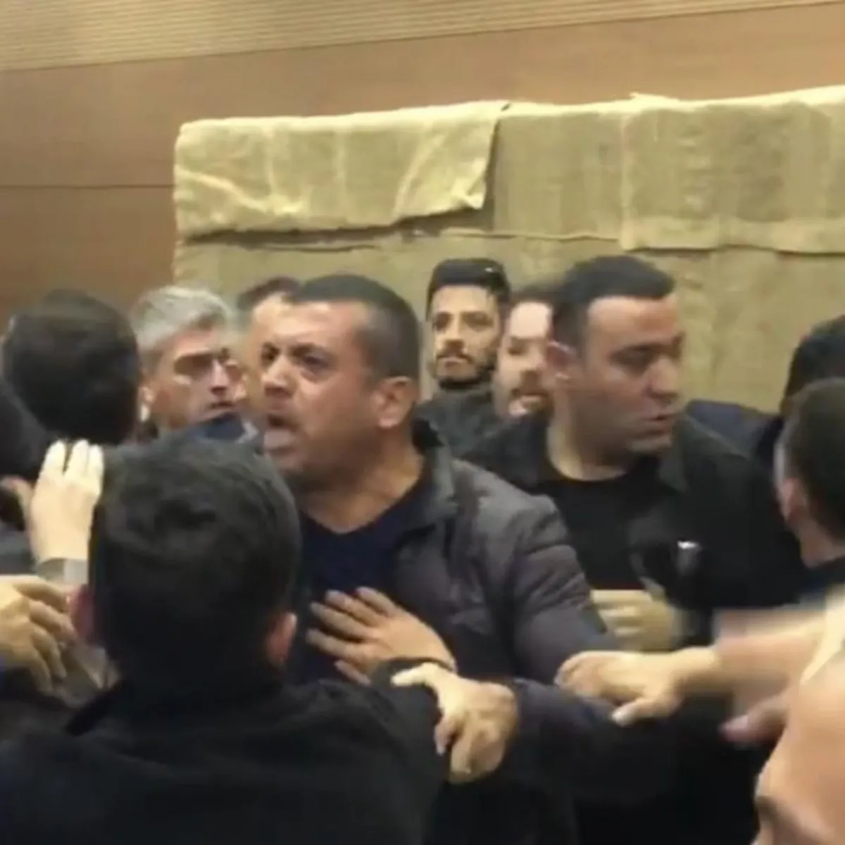 YENİ Parti Odunpazarı'nda Seçim Arbüstü: 3 Oy Farkla Kazanan Yazıcı'ya İtirazlar Büyüdü