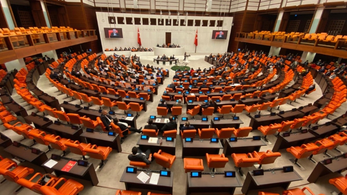 Yeni Parti Tuzağına Karşı Uyarı: Çerçeve Yasa Eleştirileri