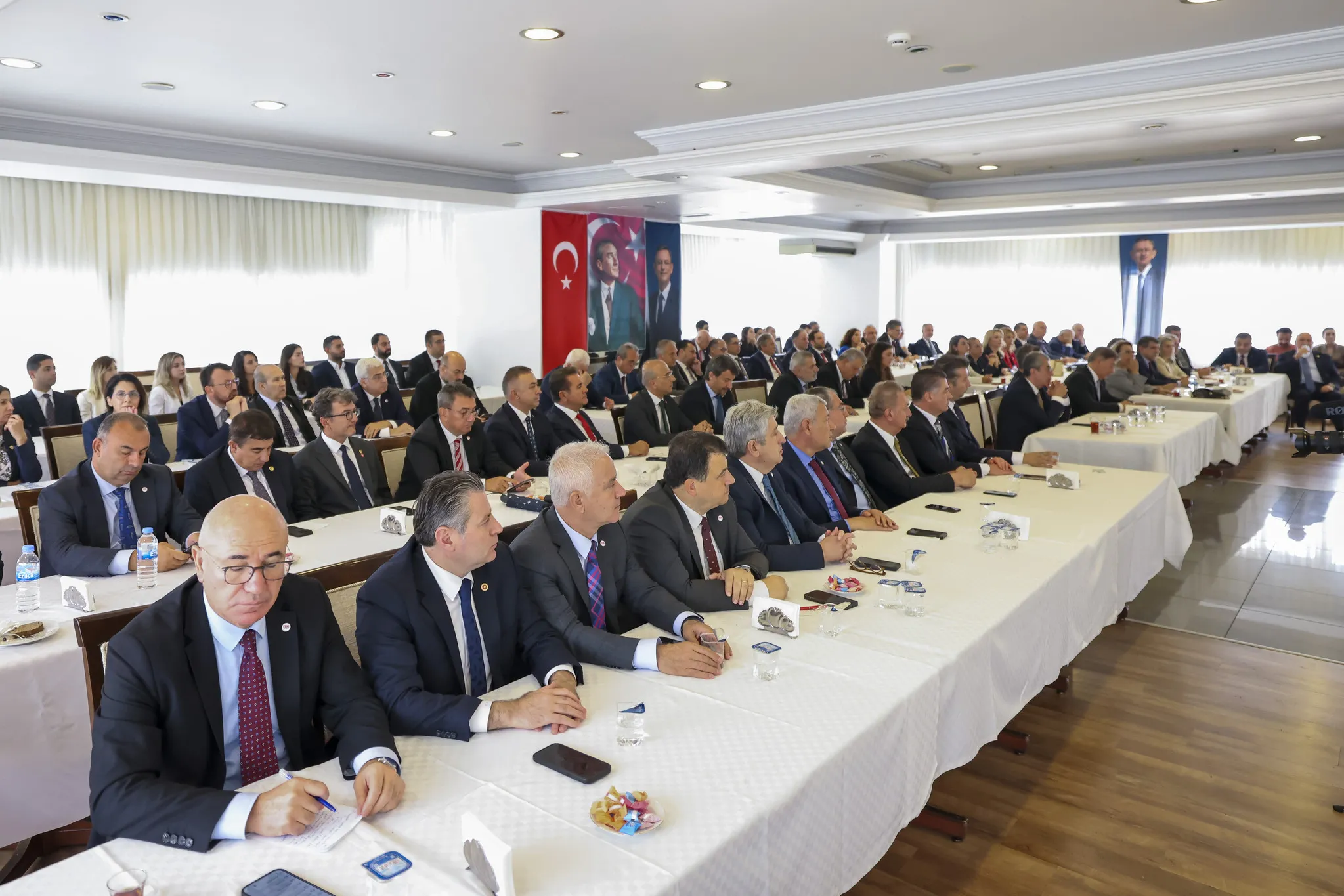Yeni Parti'de vitrin temizliği: 'Vukuatlı' isimler PM'ye alınmadı