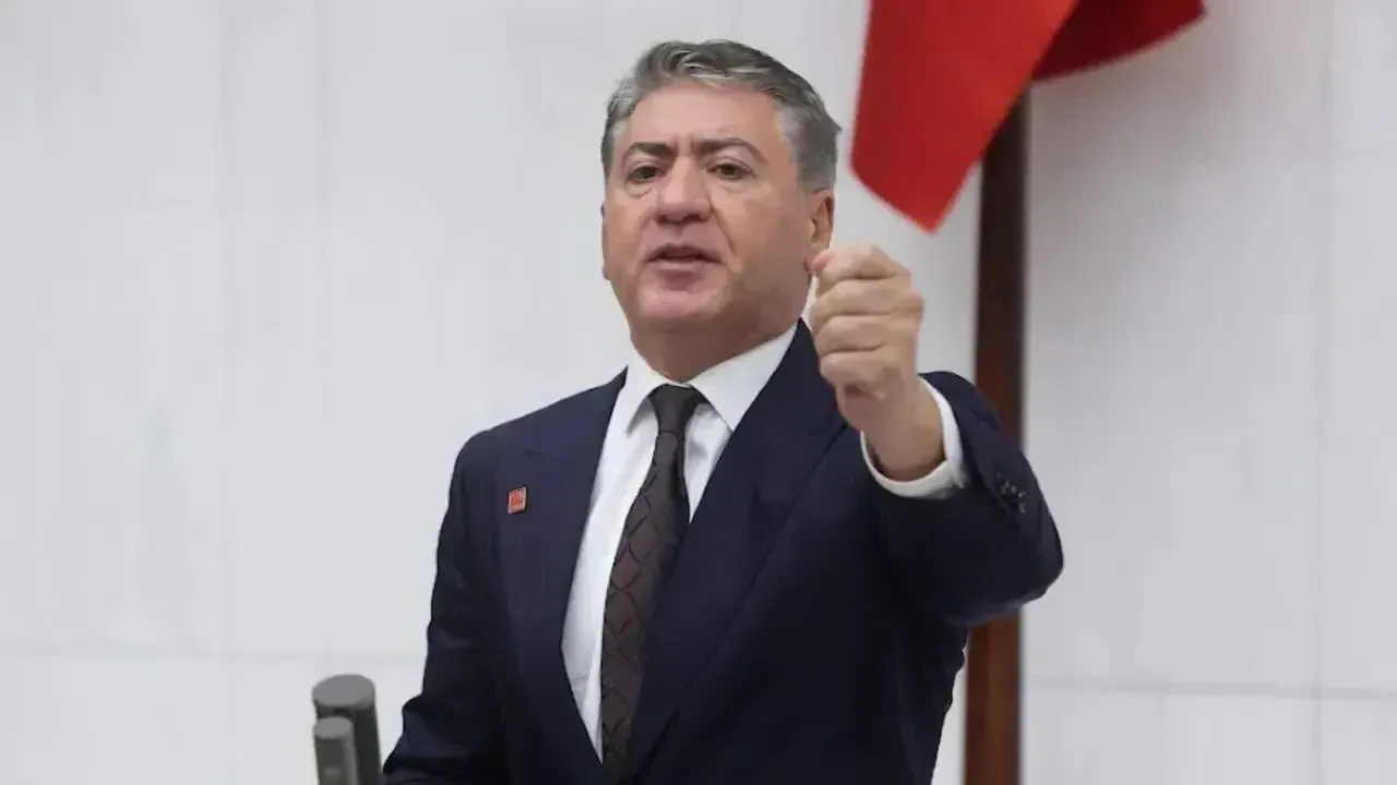 Yeni Parti'den Fon Krizindeki İstifalara Sert Tepki