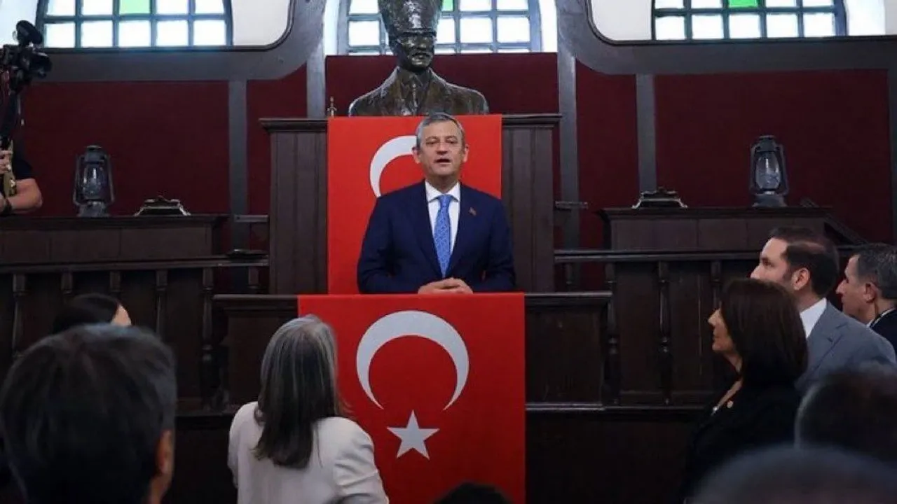 Yeni Parti'ye 5 Günde 240 Milyon TL Bağış: Rekor Katılım