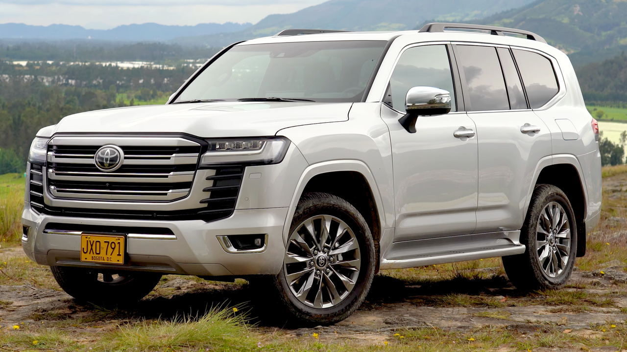 Yeni Toyota Land Cruiser 300 Tanıtıldı: 457 Beygirlik Hibrit Motor