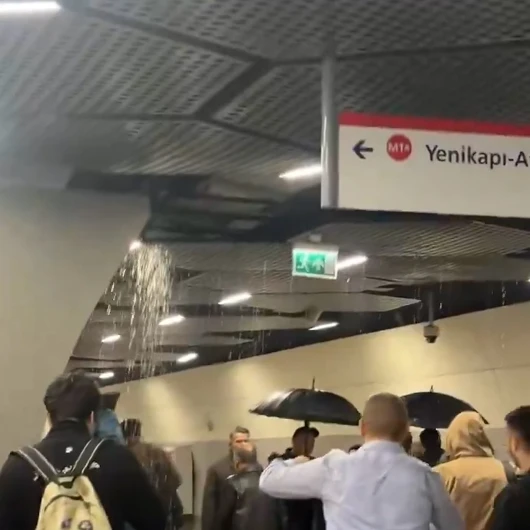 Yenibosna Metro İstasyonu Sağanakta Su Aldı