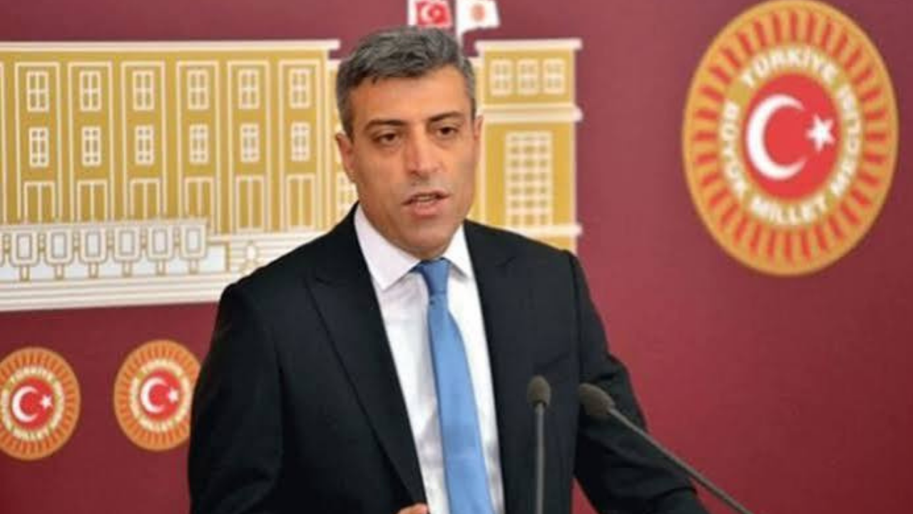 Yenilik Partisi lideri Öztürk Yılmaz bıçaklı saldırıda yaralandı
