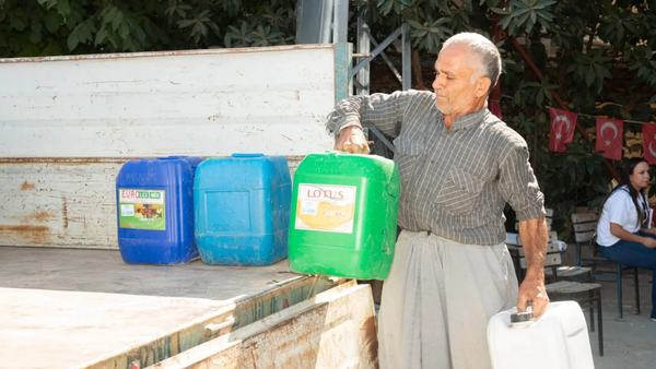 Yenişehir Belediyesi'nden çiftçiye 170 bin litre gübre desteği