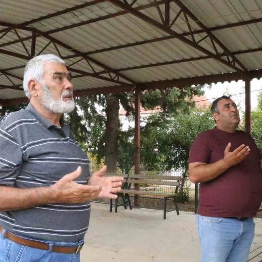 Yeşilkaraman Mahallesi'nde Geleneğin Örneği Yok: Duvarı Gören Dua Ediyor