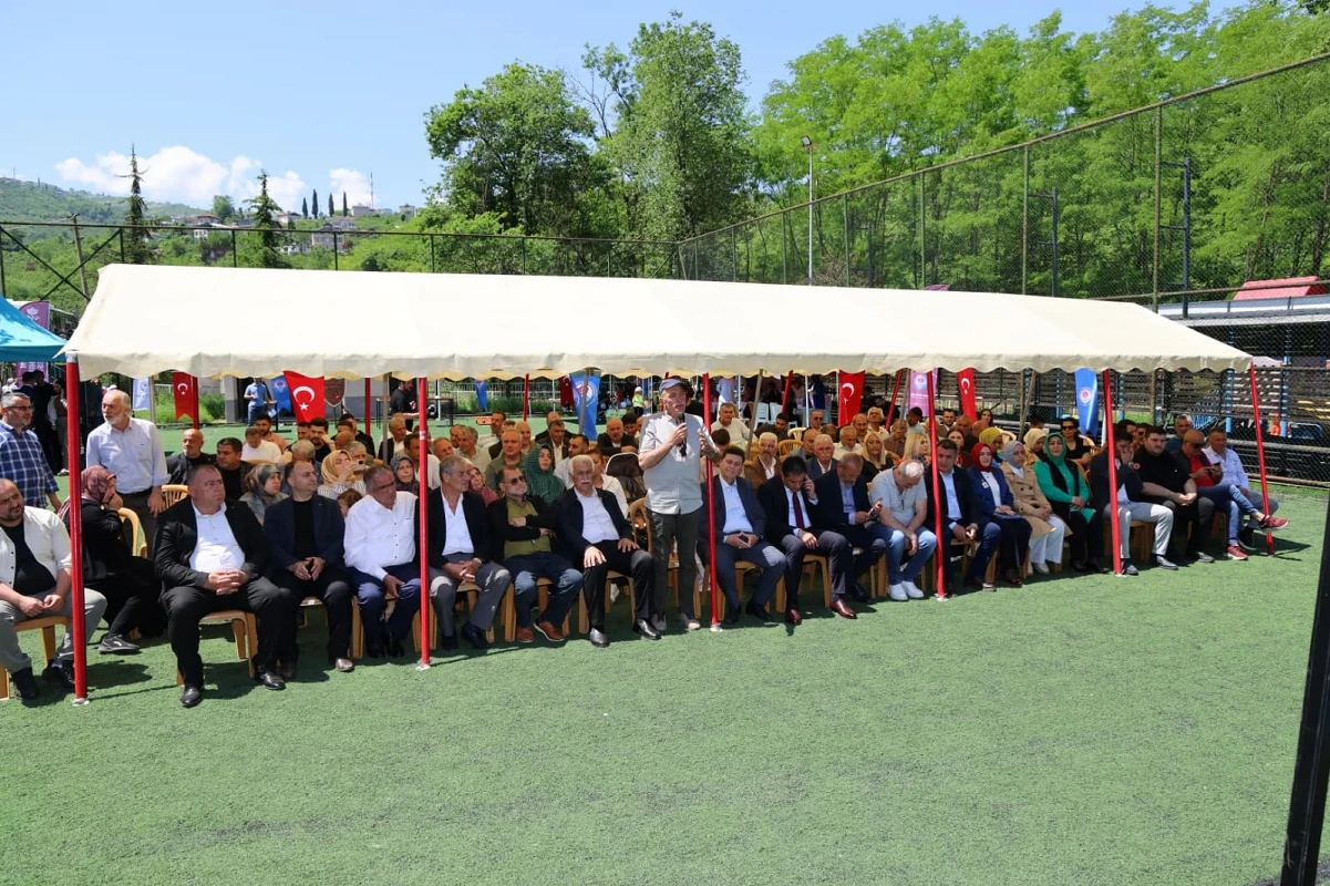 Yeşilova Mahallesi'nde Vatandaşla Buluşan Başkan Genç Soruları Yanıtladı