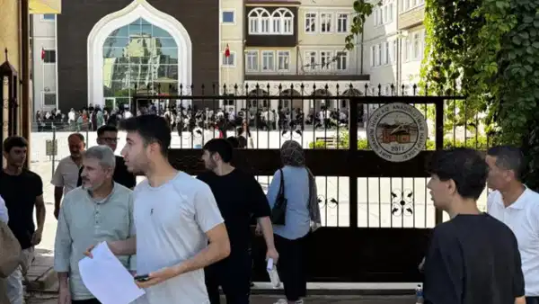 YKS'nin ikinci gününde adaylar ter döküyor: Sınav başladı