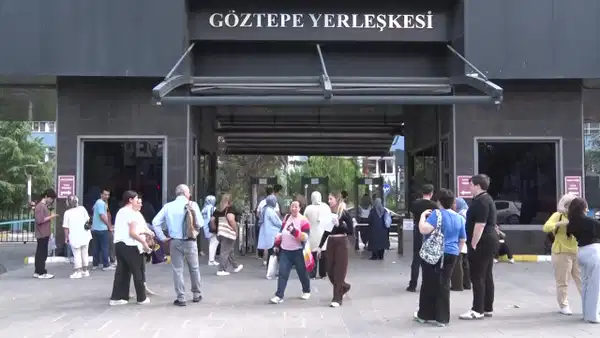 YKS maratonu başladı: Aileler okul önlerinde heyecanlı bekleyişte