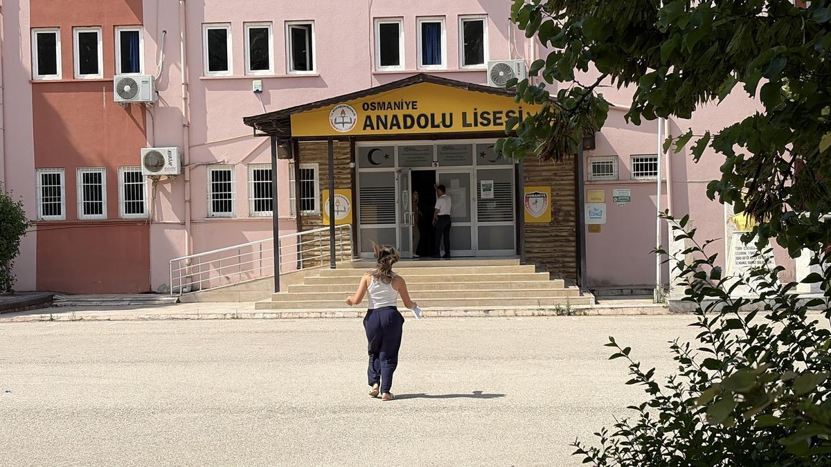 YKS maratonu: Geç kalan öğrenciler için seferberlik, hayaller 1 dakikayla yıkıldı