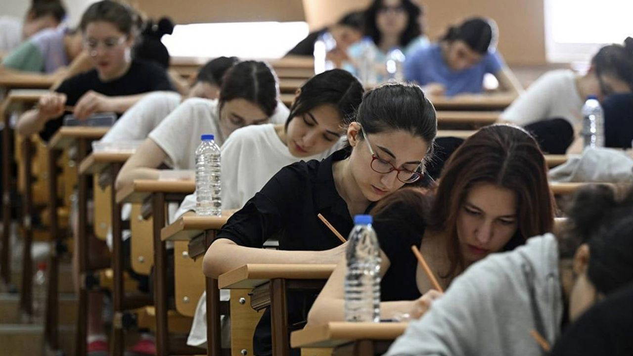 YKS TYT Sona Erdi: Türkçe Soruları Adayları Zorladı