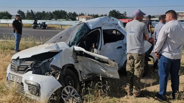 YKS yolunda kaza: Otomobil tırla çarpıştı, 2 öğrenci yaralandı