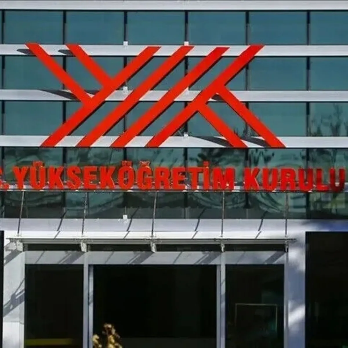 YÖK depremzede öğrencilerin özel öğrencilik hakkını 1 yıl uzattı