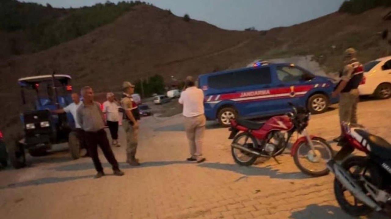 Yola Taş Atma Tartışması Kanlı Bitti: Baba-Oğul Yaralı, Saldırgan Öldü