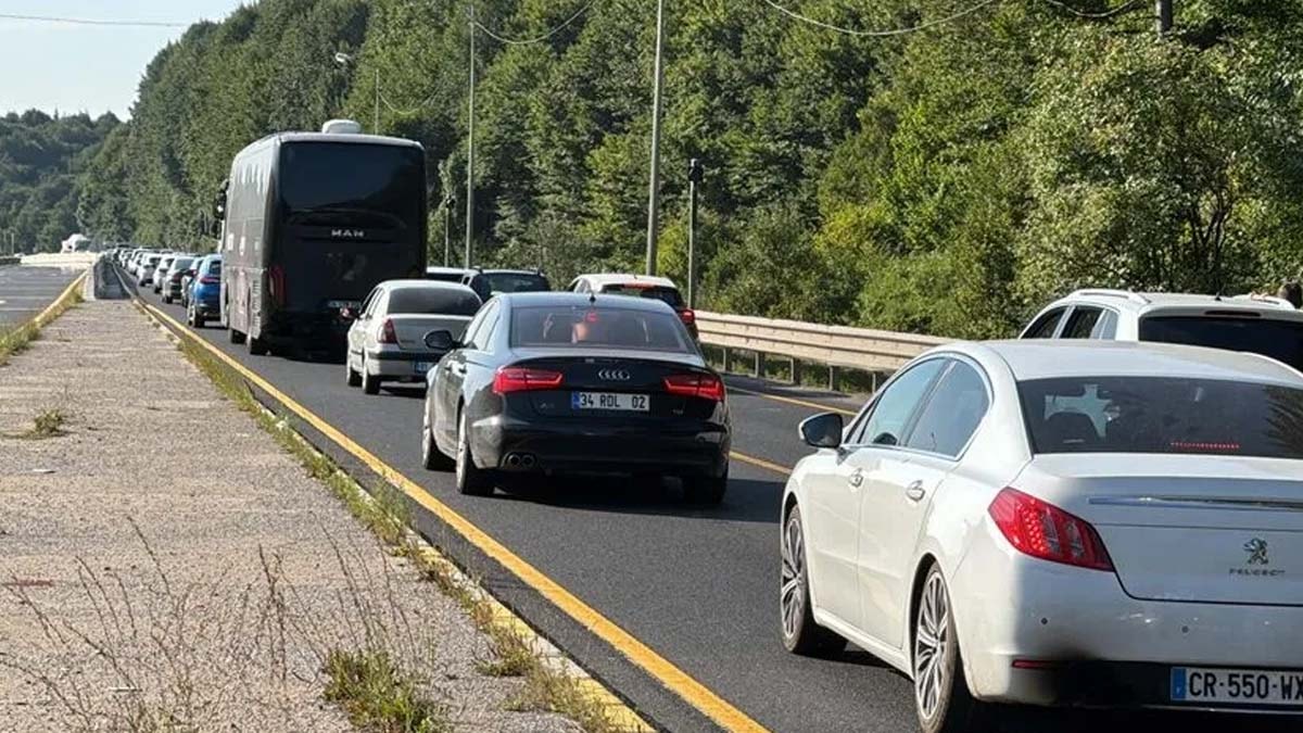 Yollarda Bakım Çalışmaları: Trafik Tek Şeride Düştü