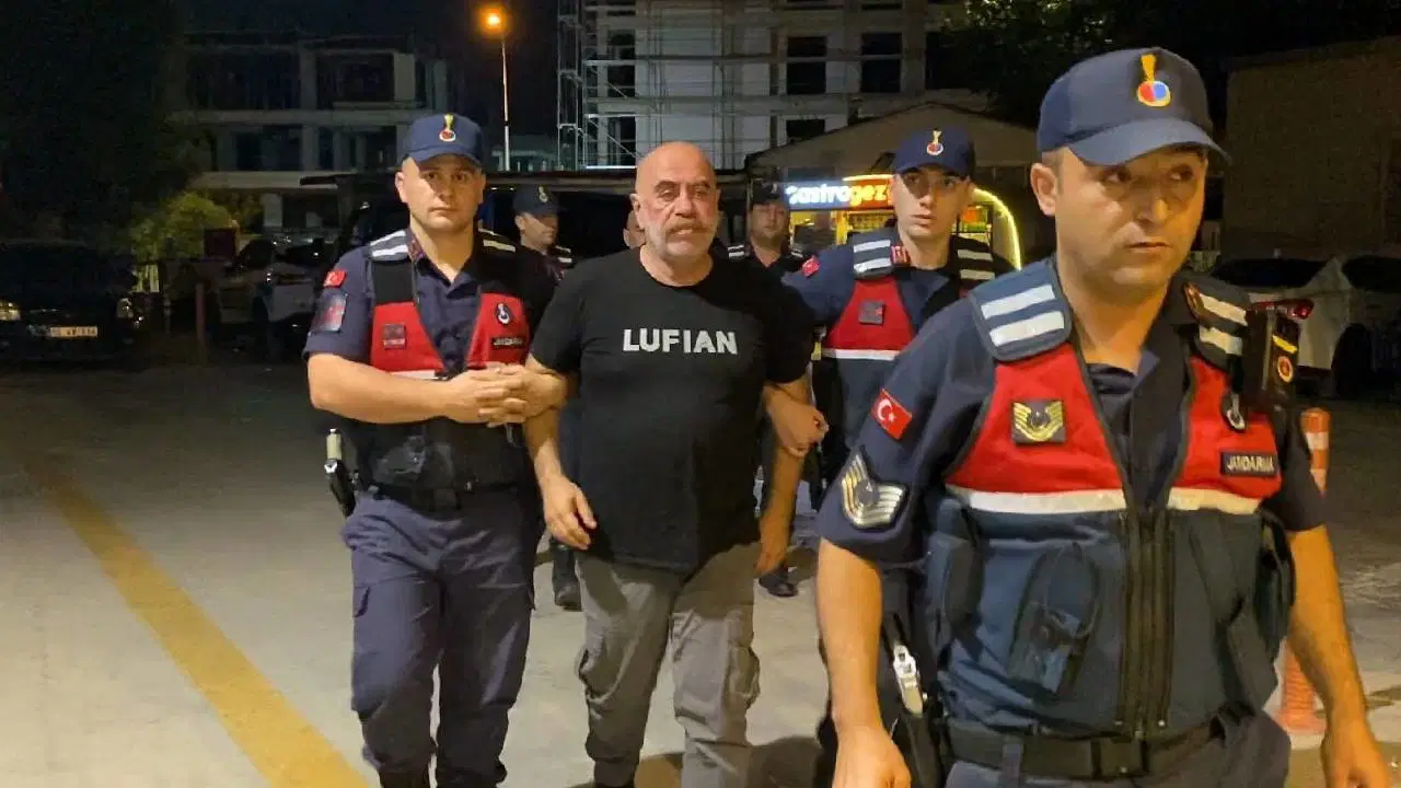 Yönetmen Ezel Akay ve Kardeşi Uyuşturucu Operasyonunda Adliyeye Sevk Edildi