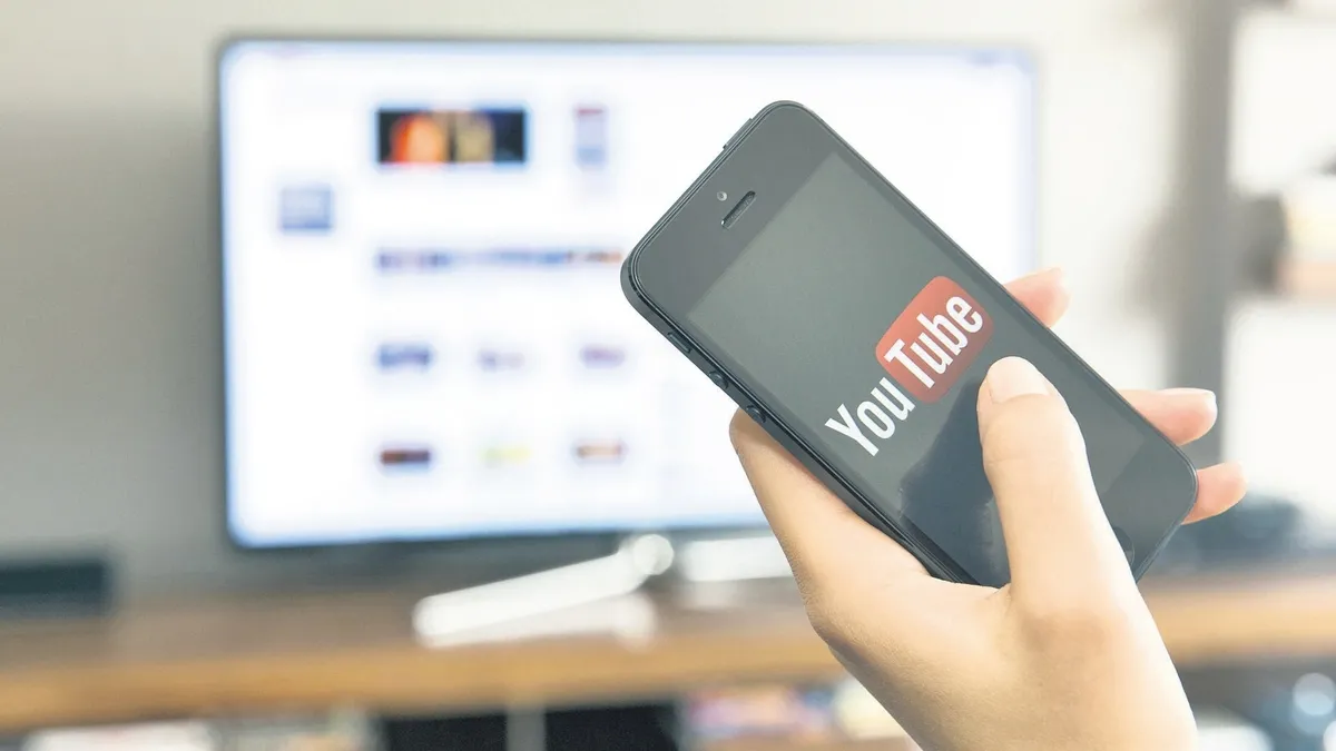 YouTube gençlere yeme bozukluğu videoları önermeye devam ediyor