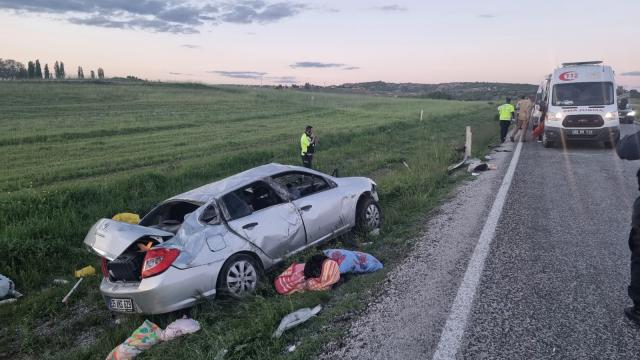 Yozgat'ta Otomobil Şarampole Devrildi: Aynı Aileden 1 Ölü, 3 Yaralı