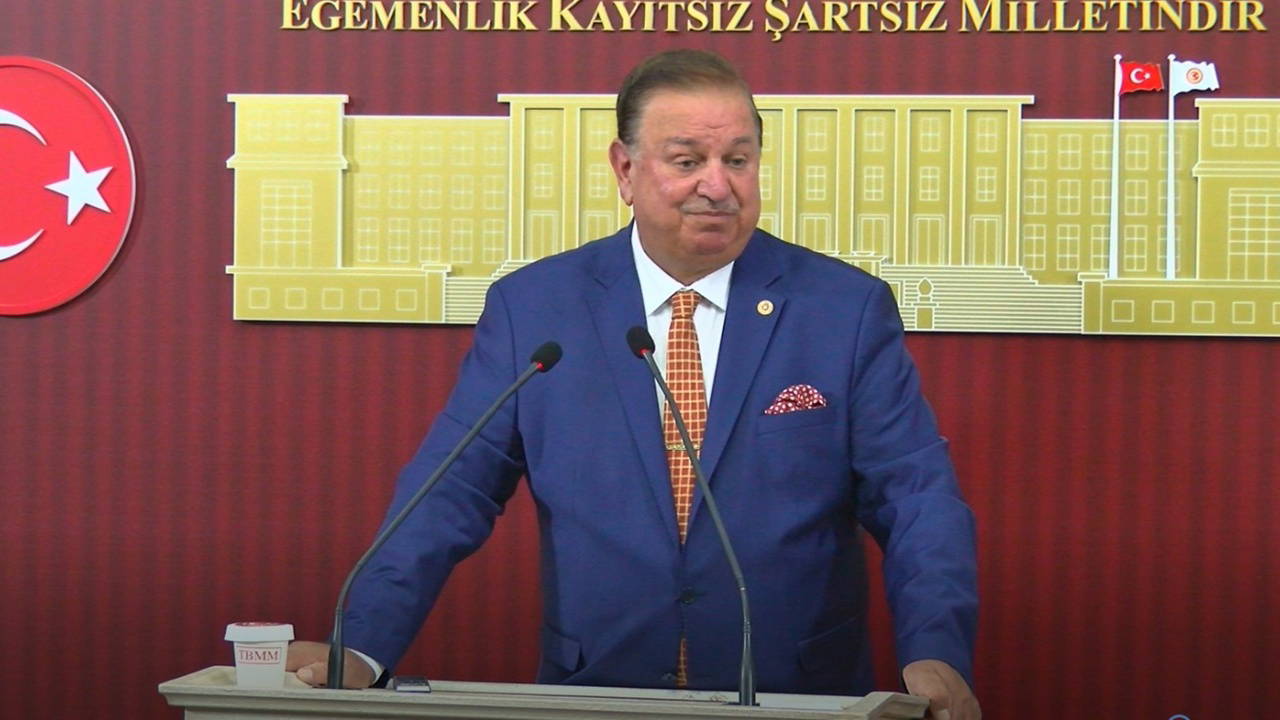 YRP'de Bekin İstifası: Erbakan'ın Talebiyle Görevlerinden Ayrıldı