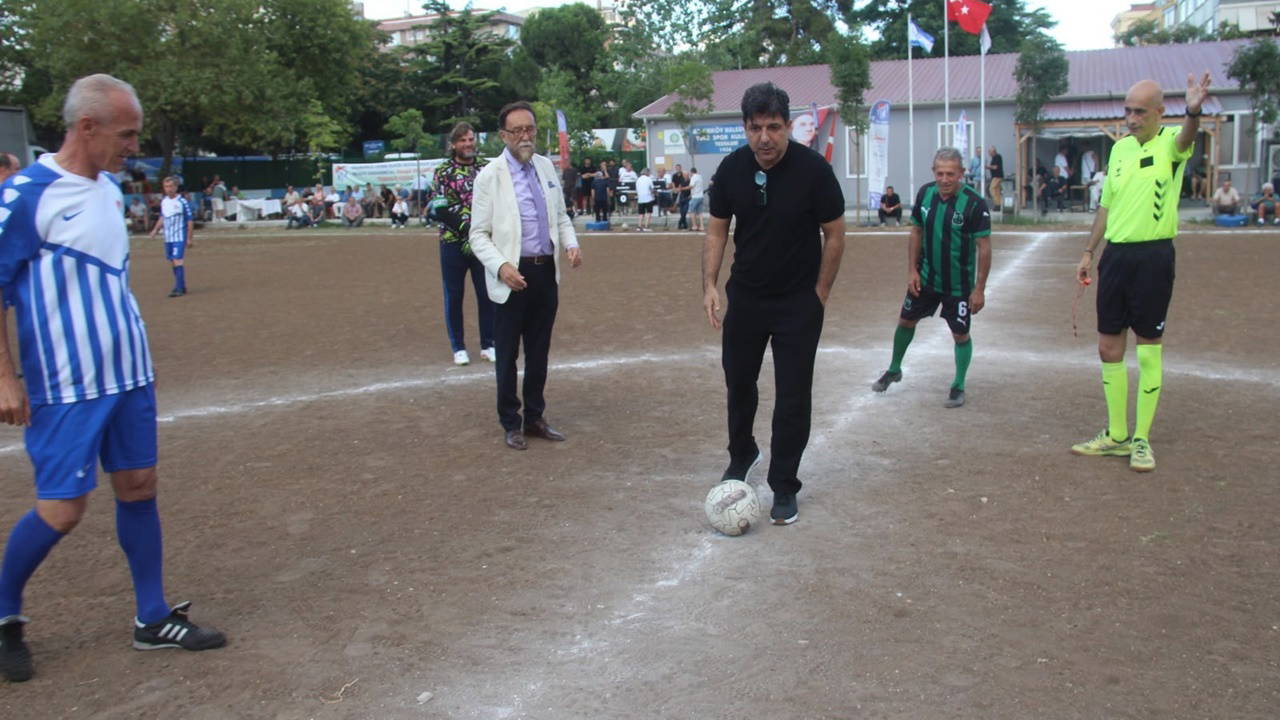 Yücespor Zuhuratbaba Turnuvası'nda Efsane İsimlerden Başlama Vuruşu