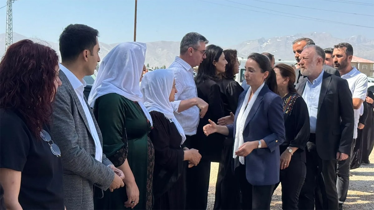 Yüksekova'da PKK'lı Teröristlere Taziye: Skandal Görüntüler