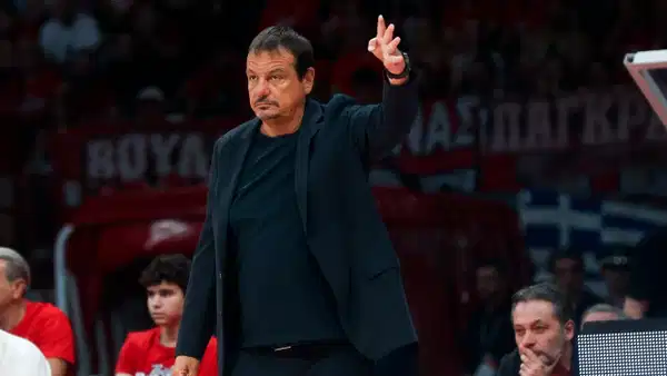 Yunan derbisinde kavga: Ergin Ataman'dan sert tepki