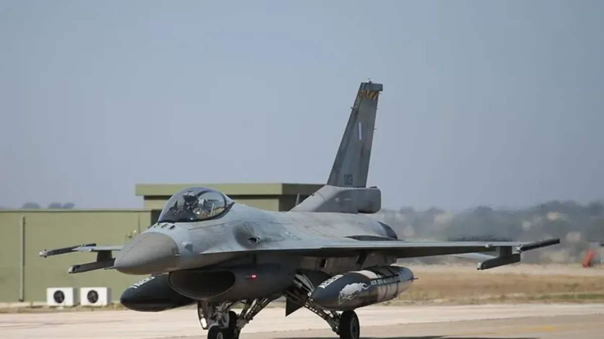 Yunanistan’da F-16 savaş uçağı acil inişte alev aldı
