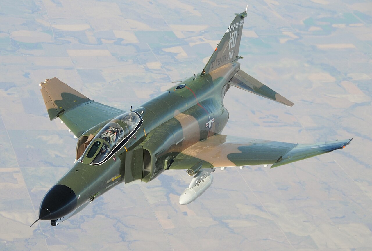 Yunanistan'da F-4 Phantom Savaş Uçağı Düştü