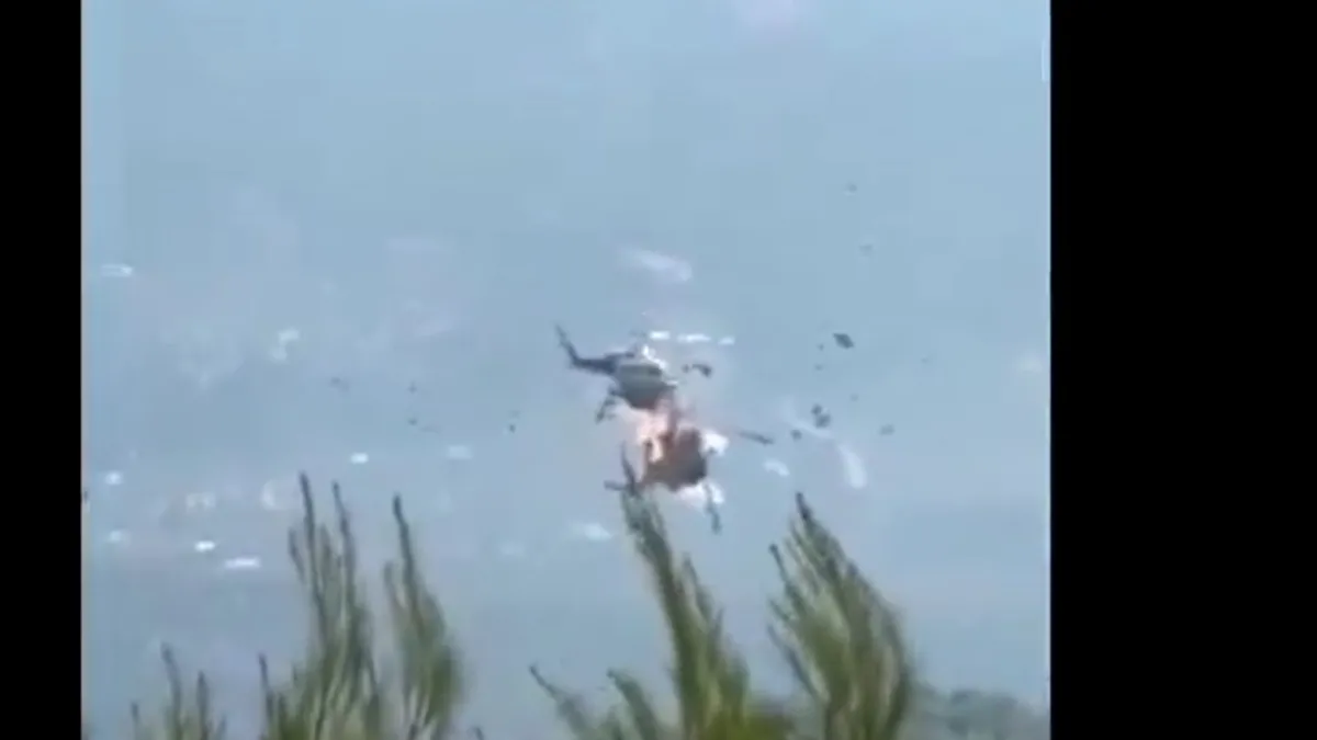 Yunanistan'da İki Yangın Söndürme Helikopteri Havada Çarpıştı