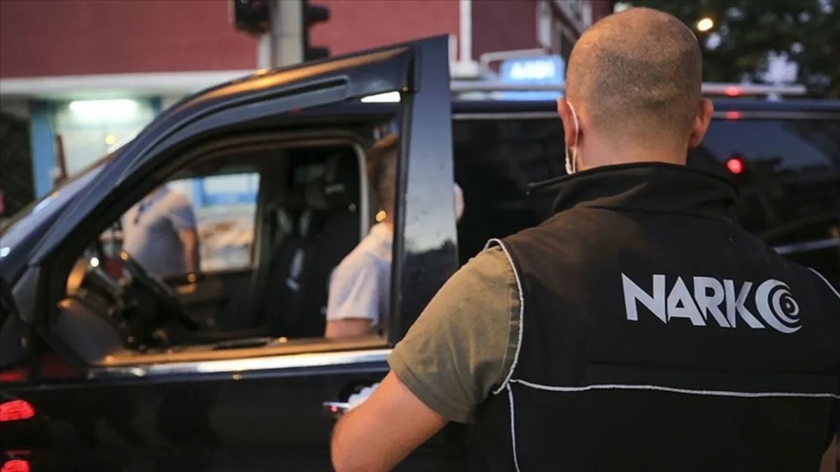 Zehir kuryesi çevirmeye takıldı: Uyuşturucu zulası torpidodan çıktı