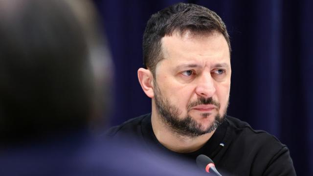 Zelenski: Rusya'nın Petrol Rafinerileri ve İHA Tesislerini Vurduk
