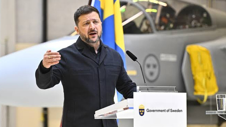 Zelenski'den Rusya'ya 'seçim ateşkesi' çağrısı