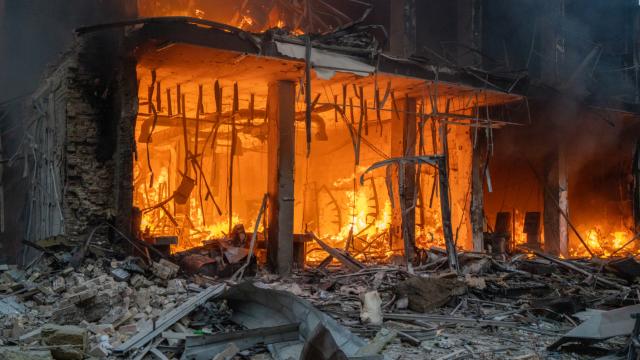 Zelenski'nin uyarısından saatler sonra Rusya, Kiev'i balistik füzelerle vurdu