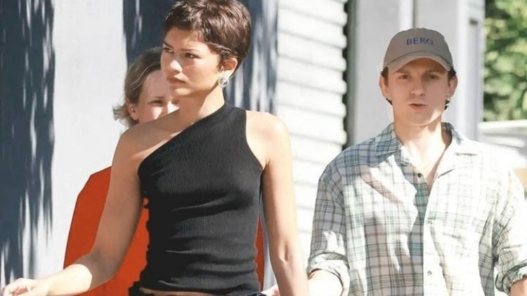 Zendaya ve Tom Holland Los Angeles'ta Sanat Galerisinde Görüntülendi
