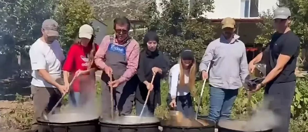 Zeybekci'den Fon Skandalı Sonrası Pekmezli Mesaj