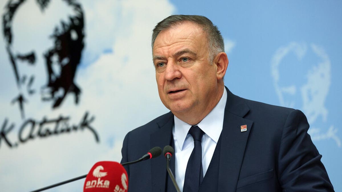 Zeybek'ten belediye operasyonlarına sert tepki: Sandık iradesini itibarsızlaştırmayın