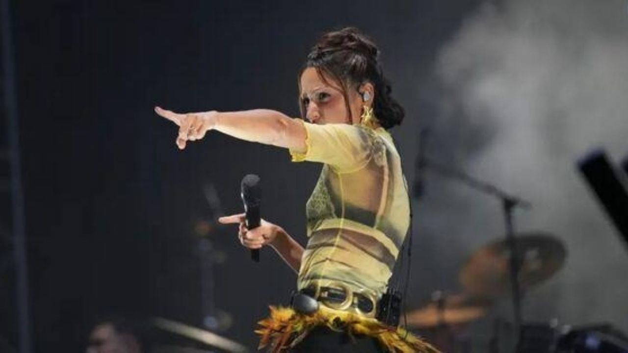 Zeynep Bastık'tan konserde çıkan kavgaya sert tepki: 'Ayıptır ya